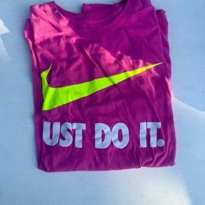 pink nike tee shirt sleeve
